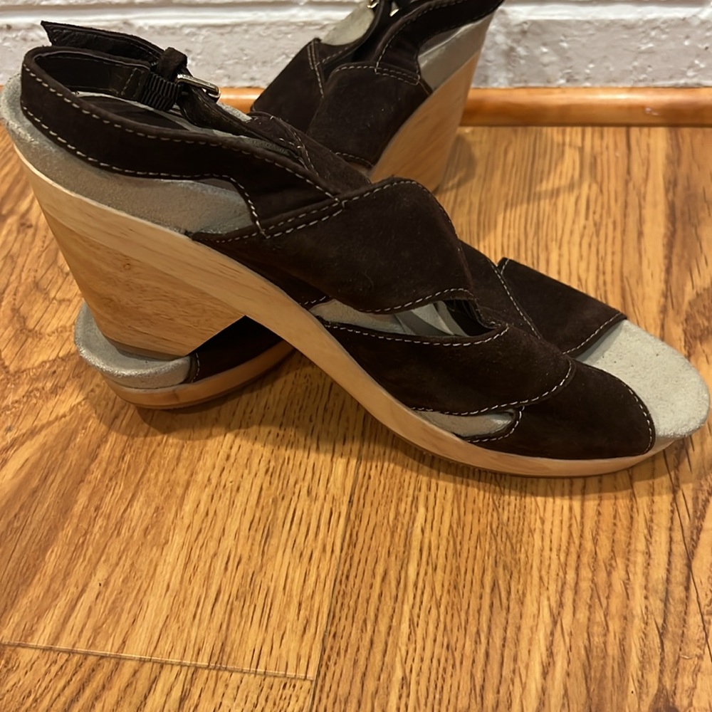 New Earthies Monaco brown clog Sandals Never worn